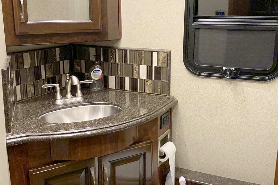 Photo 8 - 2019 Fleetwood Rv Class A Motorhome rental photo 10