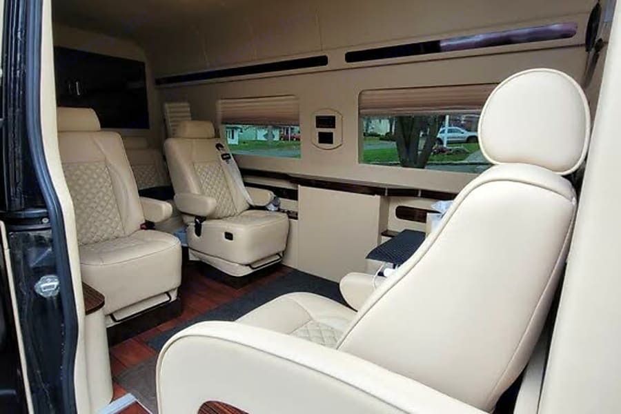 Photo 1 - 2016 Mercedes-Benz Other rental photo 3