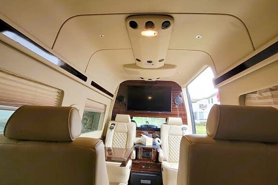 Photo 2 - 2016 Mercedes-Benz Other rental photo 4