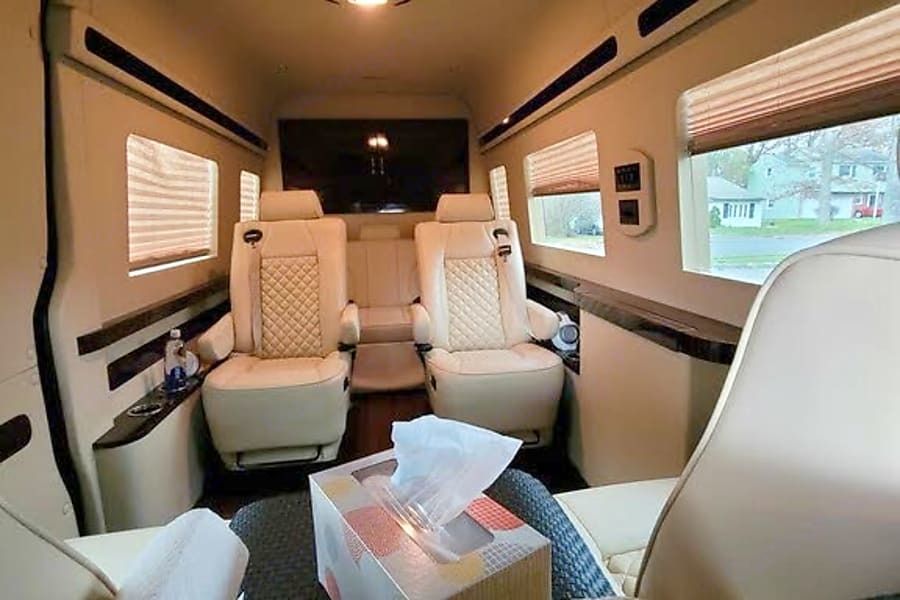 Photo 5 - 2016 Mercedes-Benz Other rental photo 7