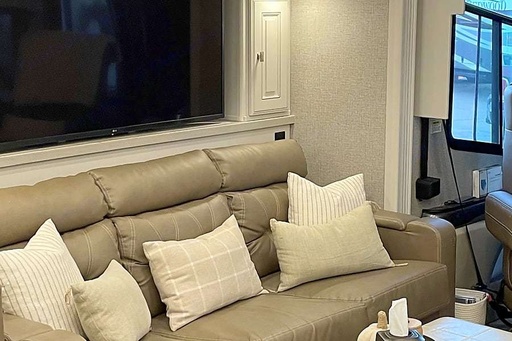 2022 Fleetwood Rv Discovery LXE Class A Motorhome for rent in Green Brook Township, NJ
