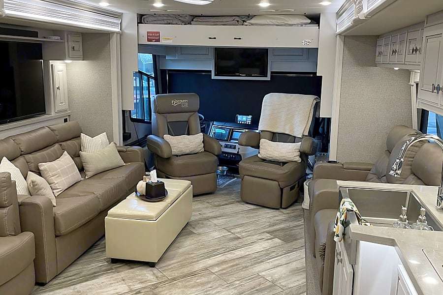 Photo 5 - 2022 Fleetwood Rv Class A Motorhome rental photo 7