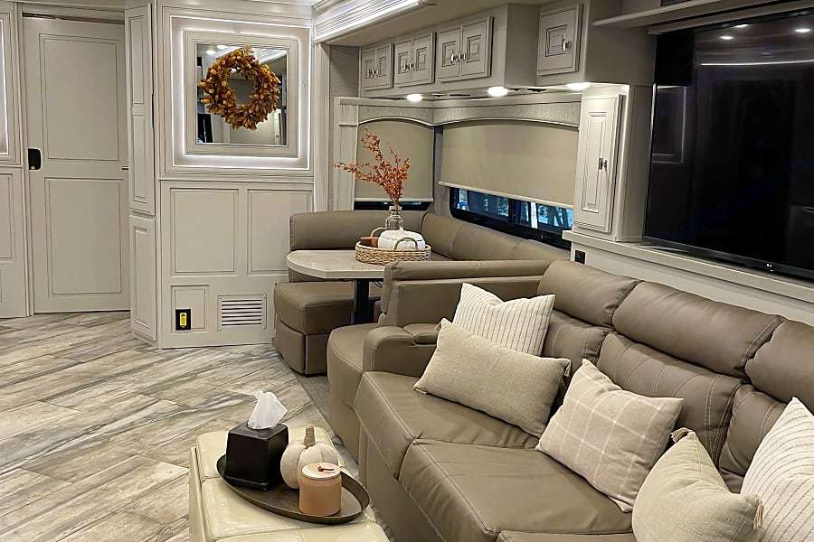 Photo 9 - 2022 Fleetwood Rv Class A Motorhome rental photo 11