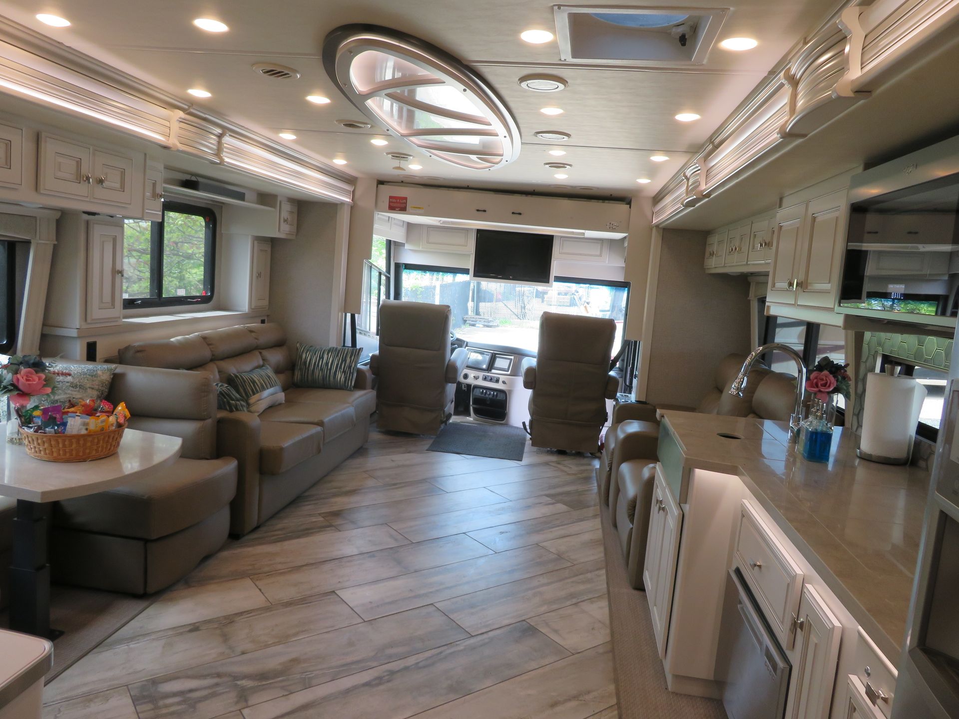 Photo 13 - 2022 Fleetwood Rv Class A Motorhome rental photo 22
