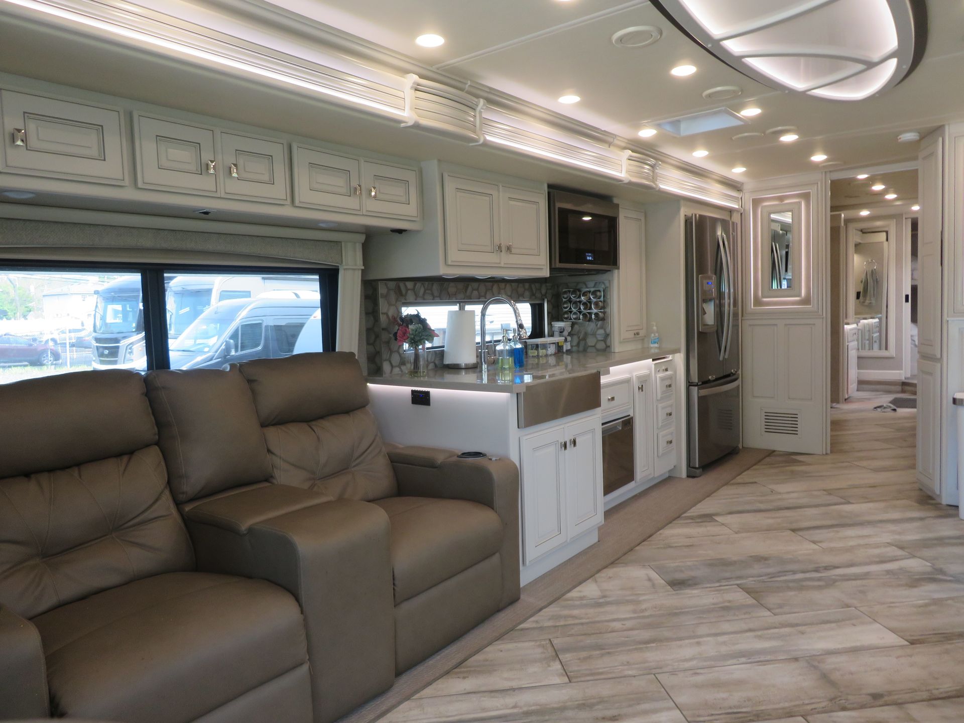 Photo 13 - 2022 Fleetwood Rv Class A Motorhome rental photo 23