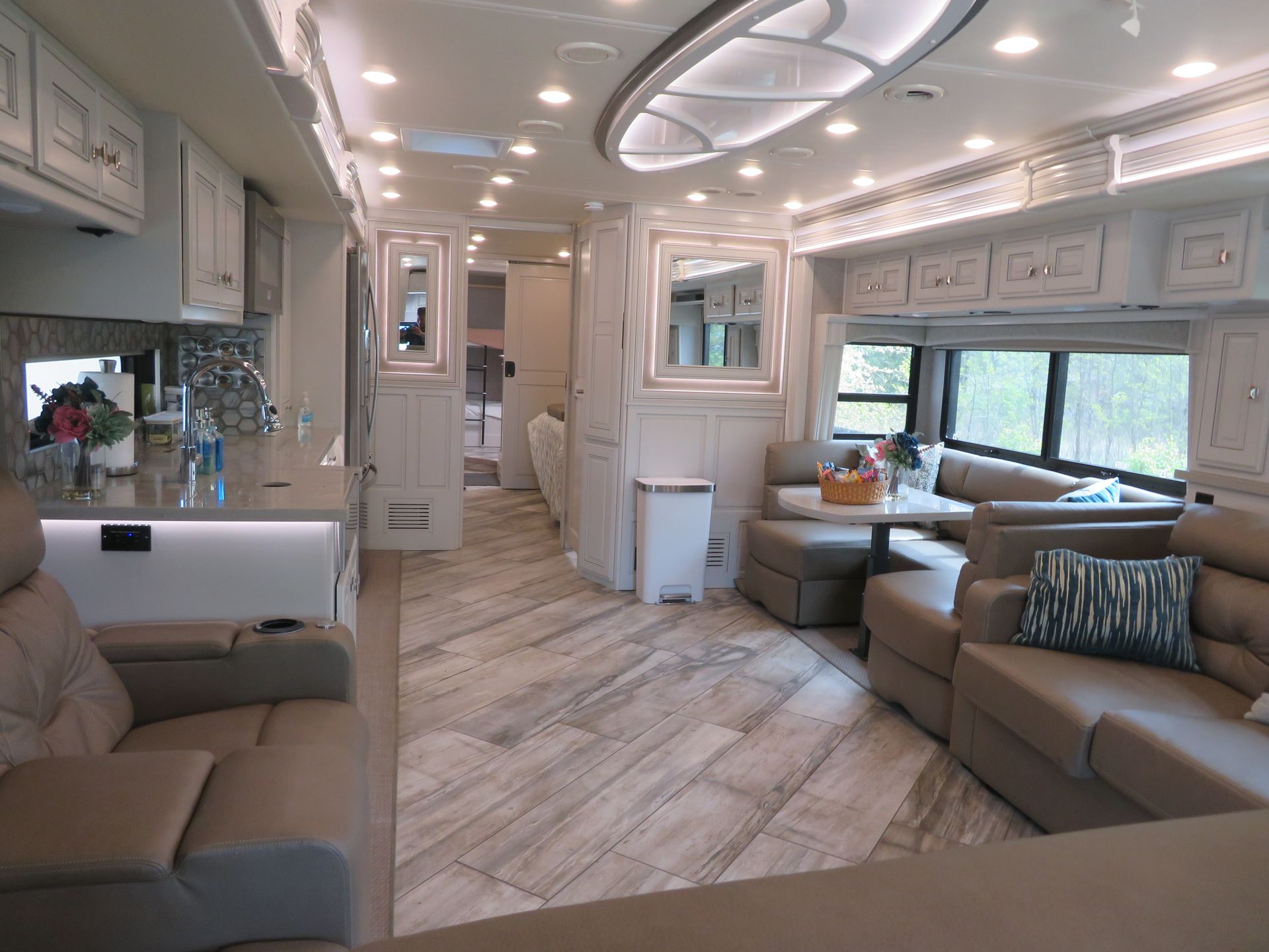 Photo 13 - 2022 Fleetwood Rv Class A Motorhome rental photo 26