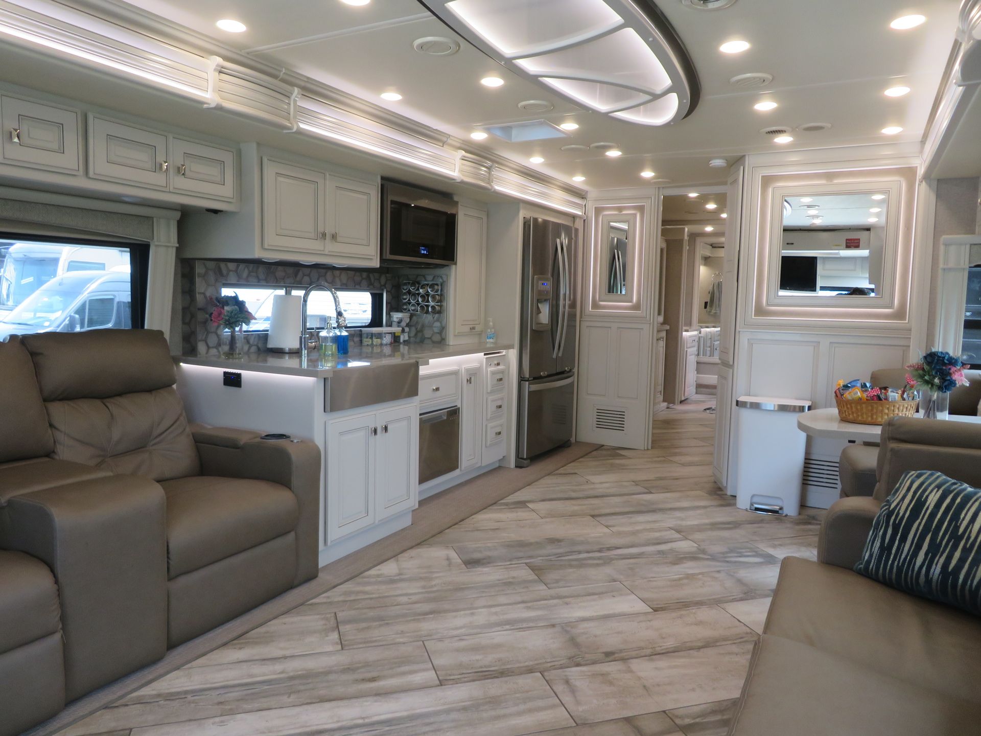 Photo 14 - 2022 Fleetwood Rv Class A Motorhome rental photo 29