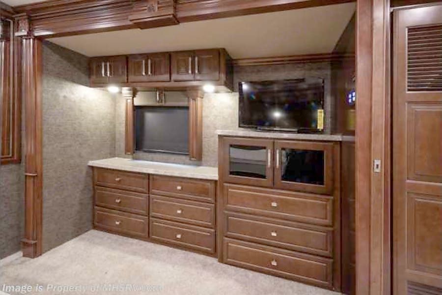 Photo 6 - 2016 American Coach Class A Motorhome rental photo 8