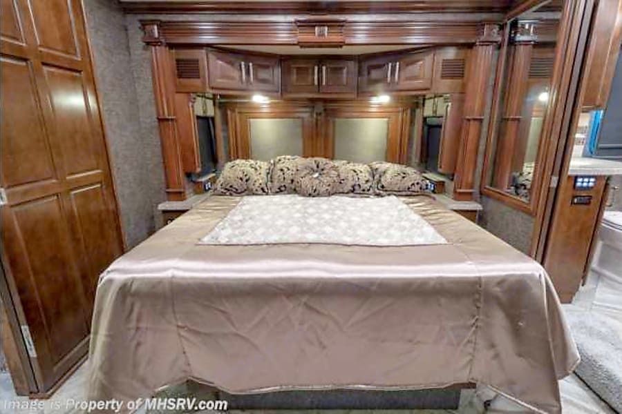 Photo 12 - 2021 American Coach Class A Motorhome rental photo 14