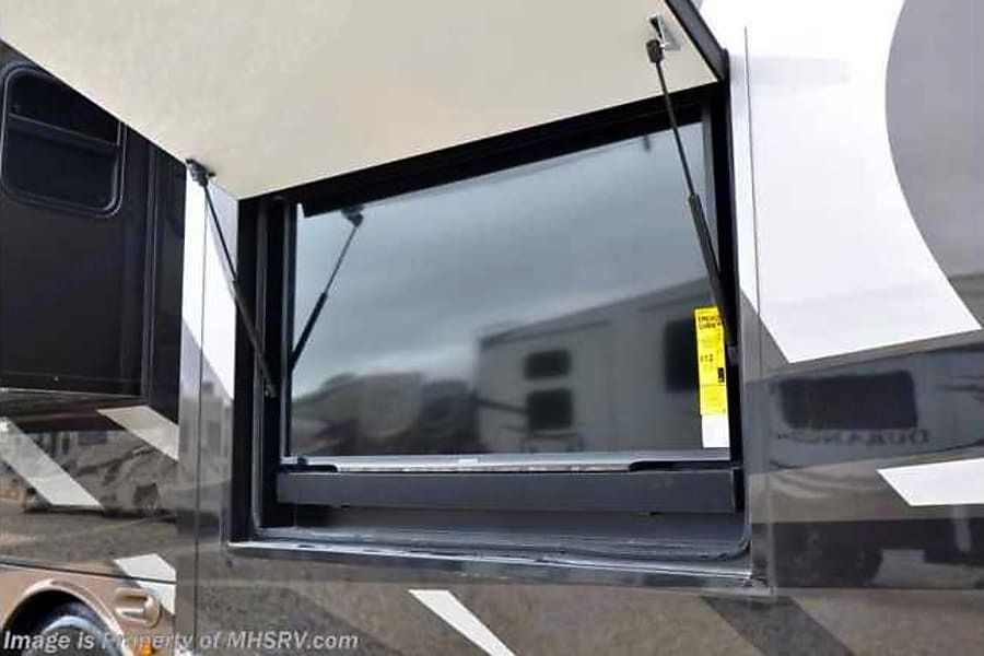 Photo 0 - 2016 Thor Class A Motorhome rental photo 9