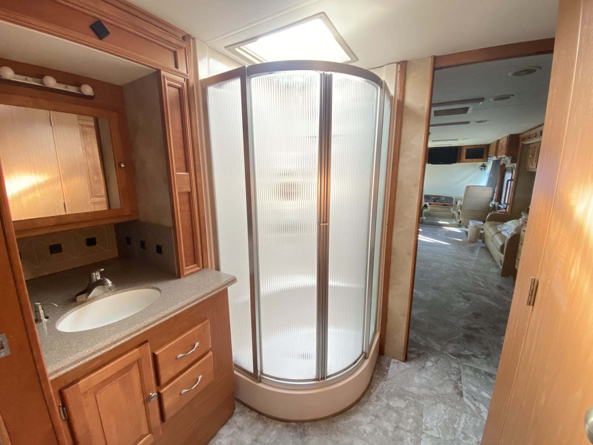 Photo 8 - 2009 Tiffin Motorhomes Class A Motorhome rental photo 9