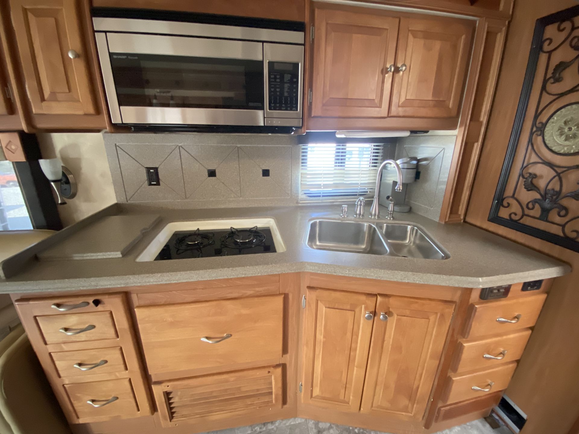 Photo 10 - 2009 Tiffin Motorhomes Class A Motorhome rental photo 11