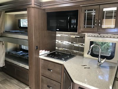 Photo 6 - 2020 Four Winds Class C Motorhome rental photo 8