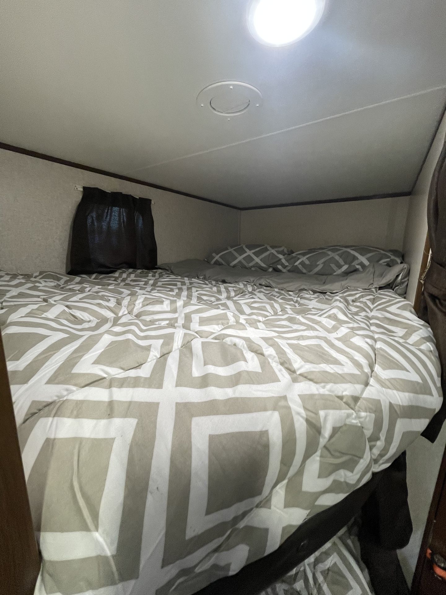 Photo 16 - 2017 Jayco Travel Trailer rental photo 18