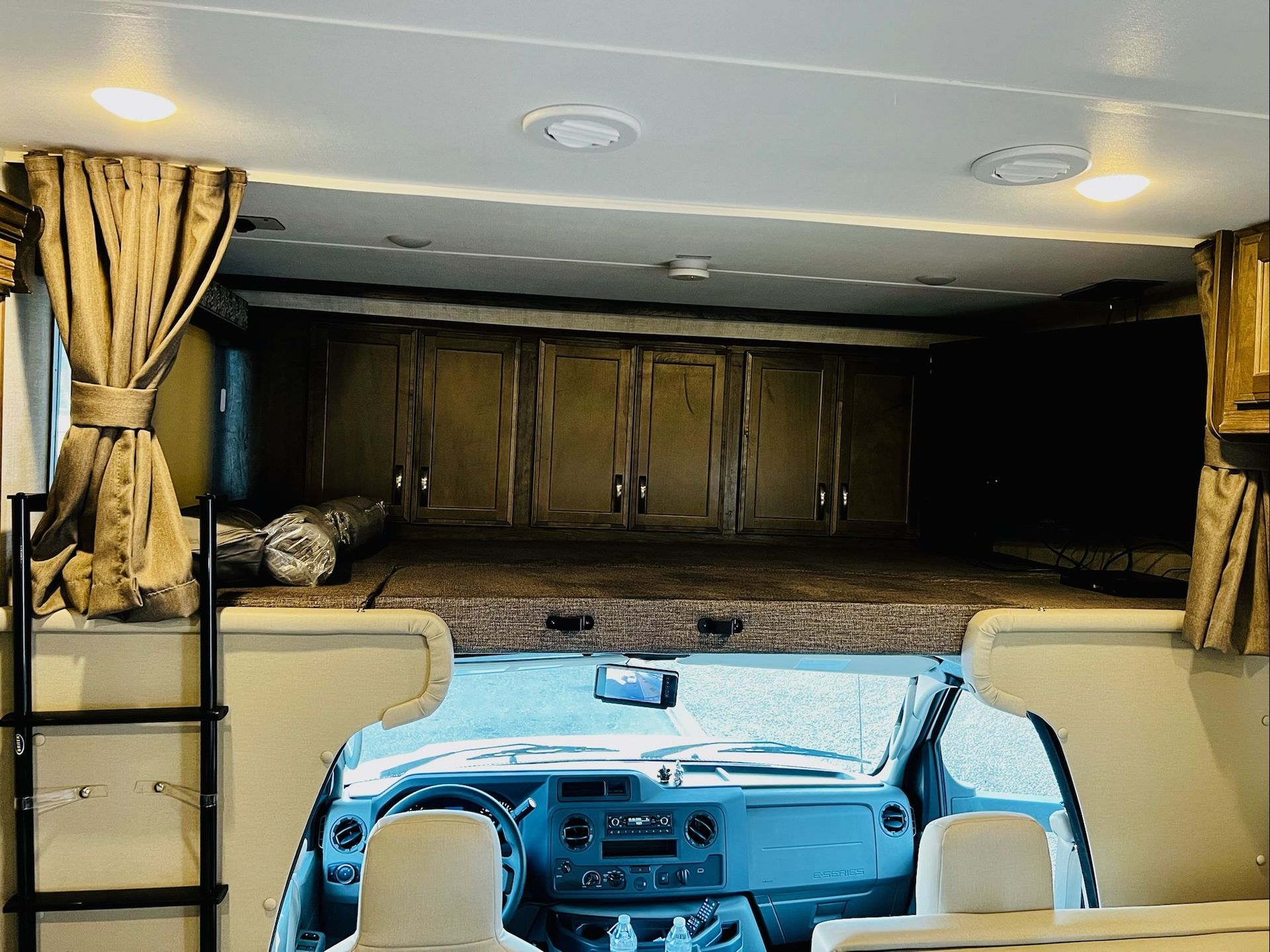 Photo 8 - 2022 Gulfstream Class C Motorhome rental photo 10