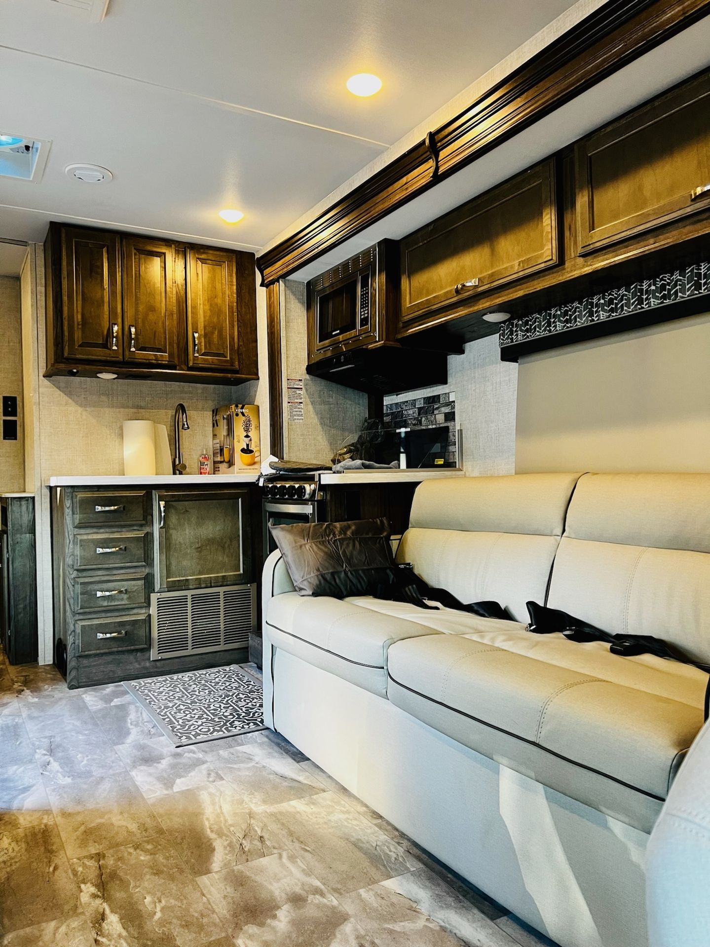 Photo 20 - 2022 Gulfstream Class C Motorhome rental photo 22