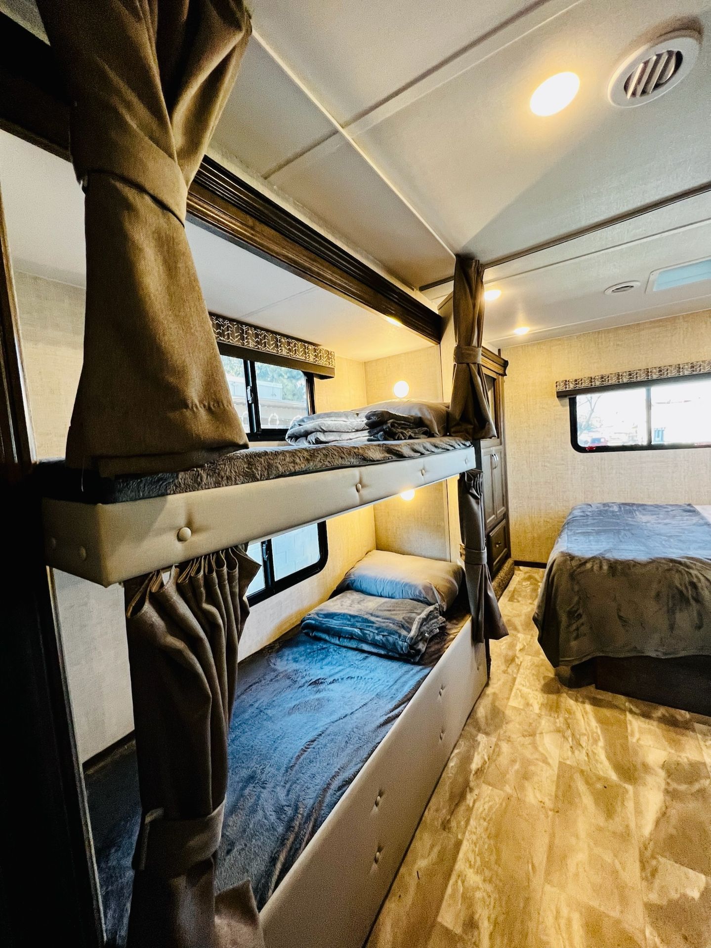 Photo 36 - 2022 Gulfstream Class C Motorhome rental photo 38