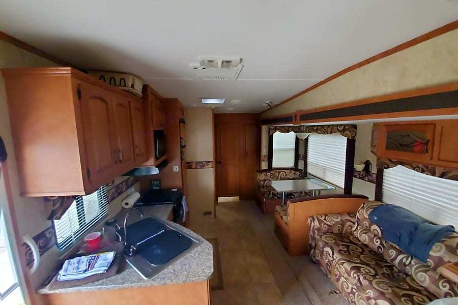 Photo 3 - 2011 Gulf Stream Fifth Wheel rental photo 5