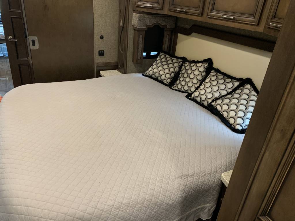 Photo 7 - 2020 Newmar Class A Motorhome rental photo 9