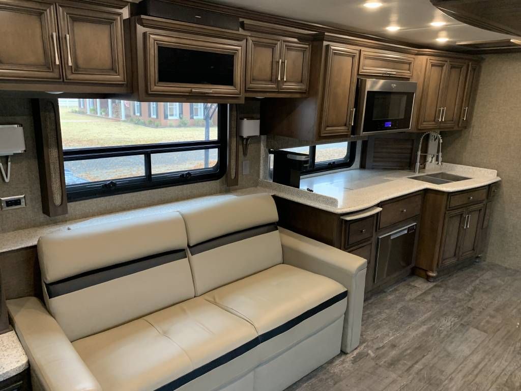 Photo 11 - 2020 Newmar Class A Motorhome rental photo 13