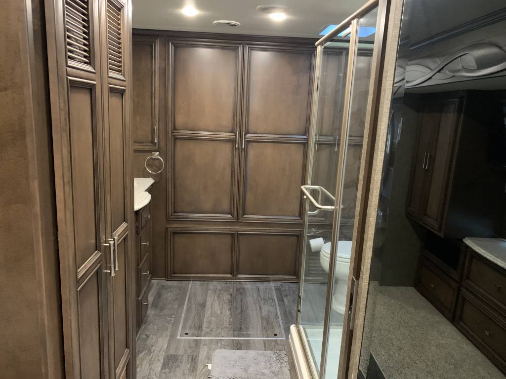 Photo 14 - 2020 Newmar Class A Motorhome rental photo 16