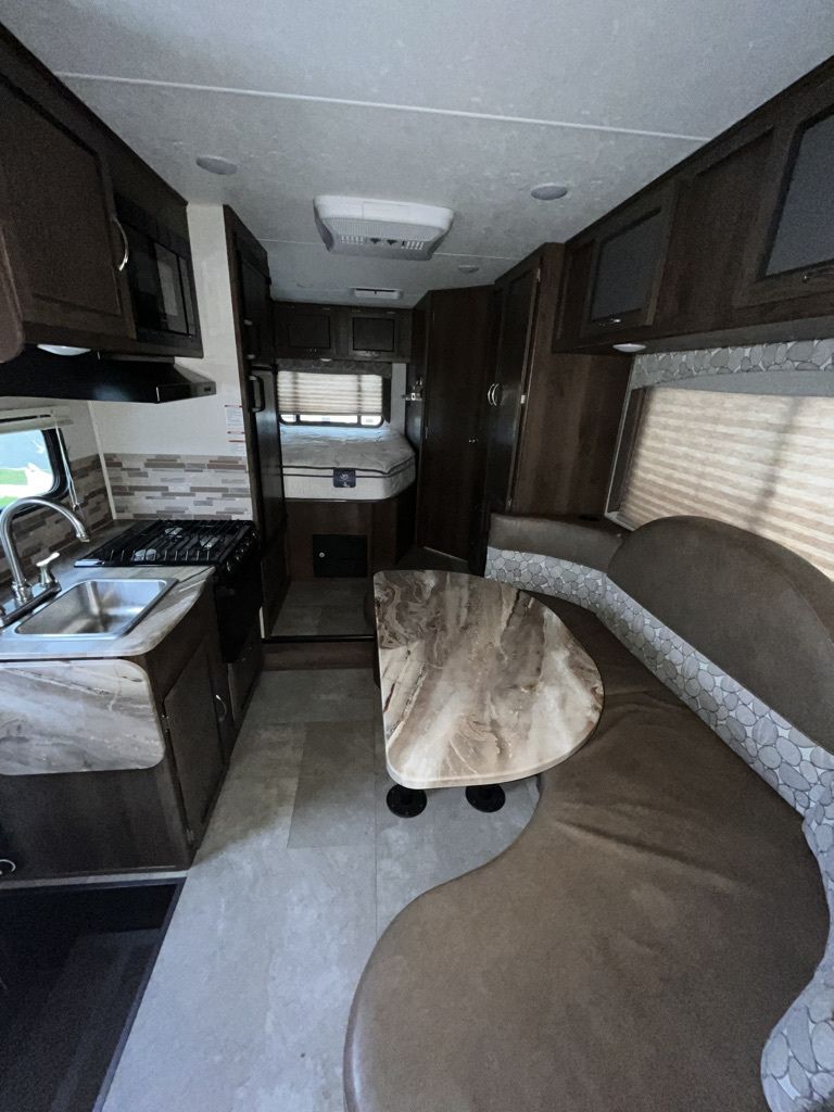 Photo 5 - 2019 Coachmen Class C Motorhome rental photo 7