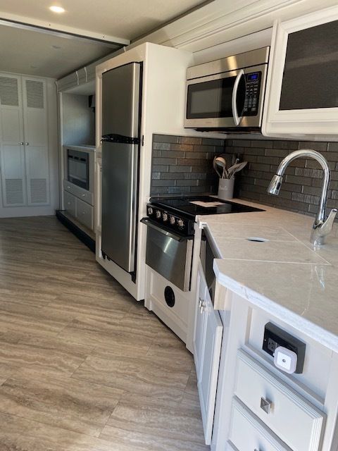 Photo 0 - 2021 Fleetwood Class A Motorhome rental photo 3