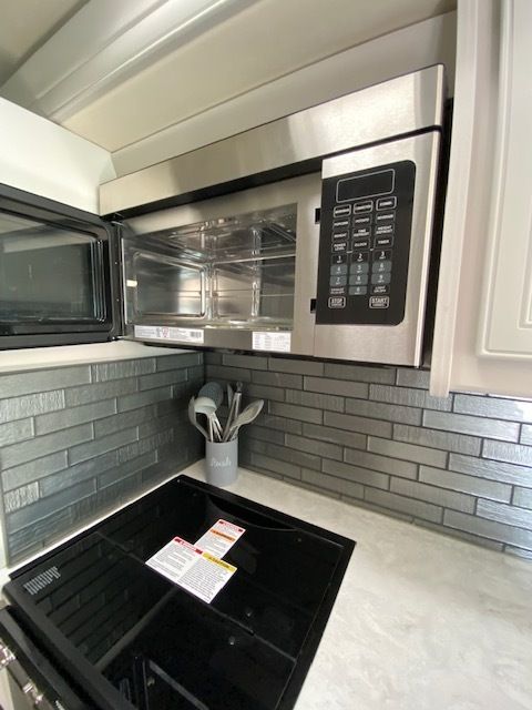 Photo 1 - 2021 Fleetwood Class A Motorhome rental photo 9