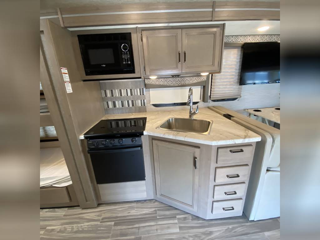 Photo 5 - 2020 Thor Motor Coach Class A Motorhome rental photo 7