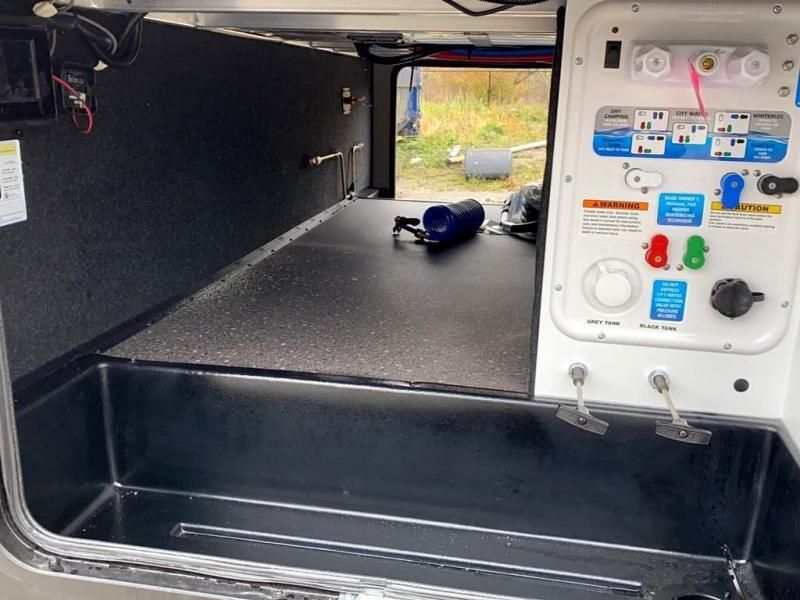 Photo 7 - 2022 Grand Design Fifth Wheel rental photo 9