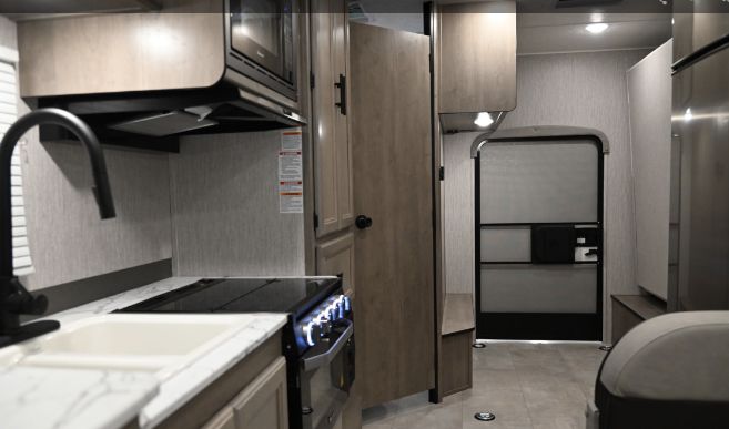 Photo 18 - 2021 Coachmen Class C Motorhome rental photo 20