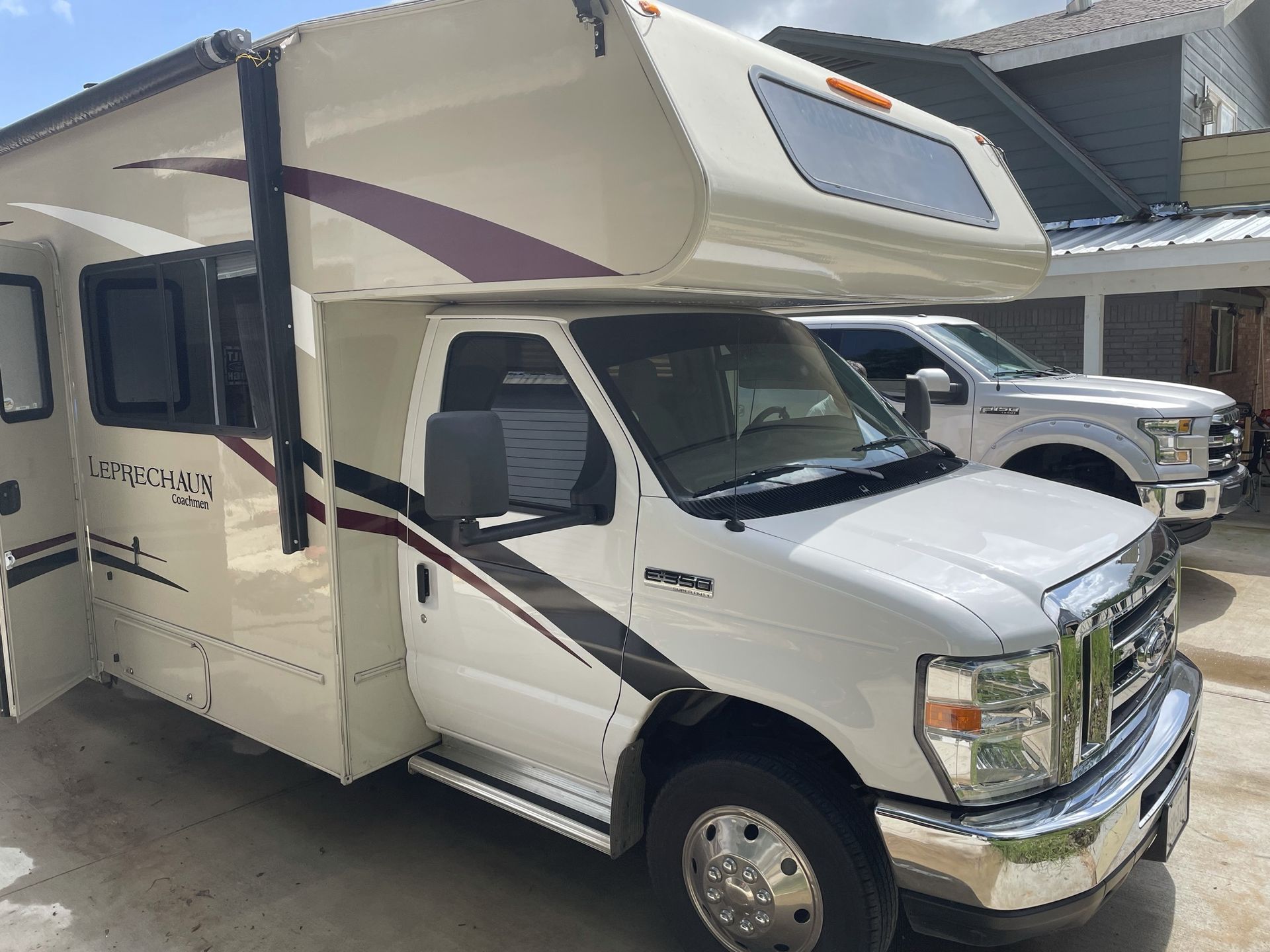 Photo 0 - 2020 Coachmen Class C Motorhome rental photo 2