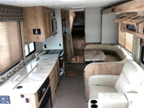 Photo 6 - 2020 Coachmen Class C Motorhome rental photo 8