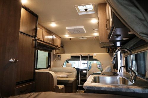 Photo 4 - 2022 Thor Class C Motorhome rental photo 6