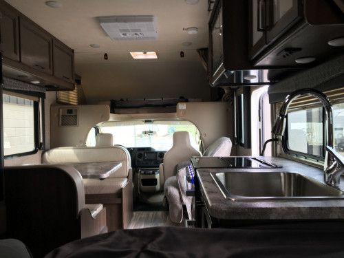 Photo 6 - 2022 Thor Class C Motorhome rental photo 8
