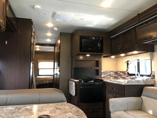 Photo 5 - 2020 Thor Class C Motorhome rental photo 7