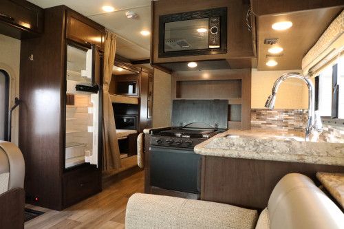 Photo 14 - 2020 Thor Class C Motorhome rental photo 16