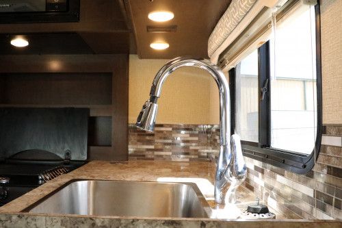 Photo 16 - 2020 Thor Class C Motorhome rental photo 18