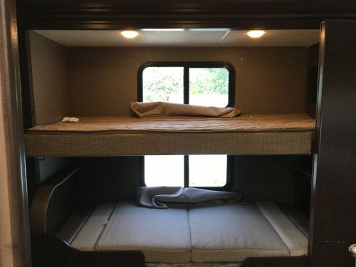 Photo 17 - 2020 Thor Class C Motorhome rental photo 19