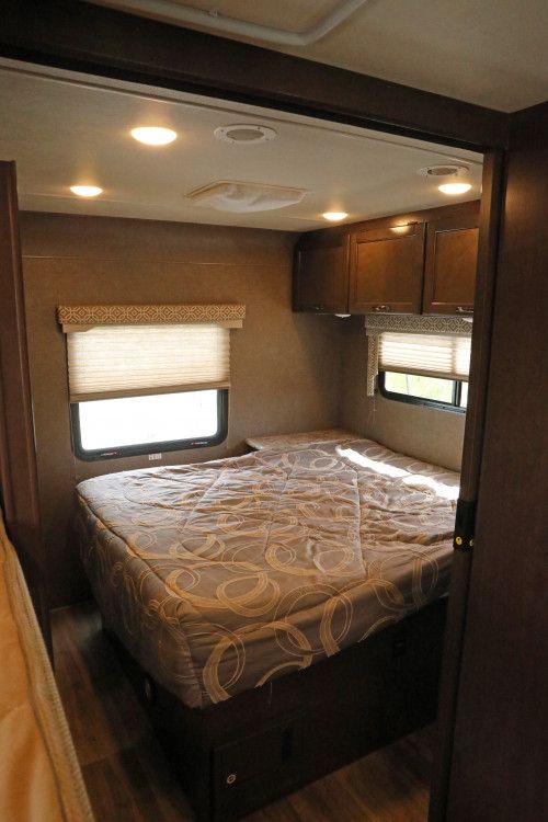 Photo 19 - 2020 Thor Class C Motorhome rental photo 21