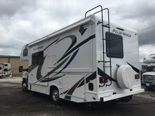 Photo 9 - 2020 Thor Class C Motorhome rental photo 11