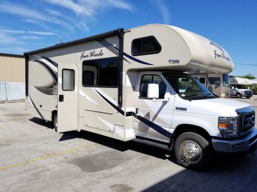 Photo 7 - 2020 Thor Class C Motorhome rental photo 9