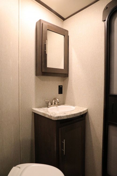 Photo 16 - 2020 CROSS ROADS Travel Trailer rental photo 18