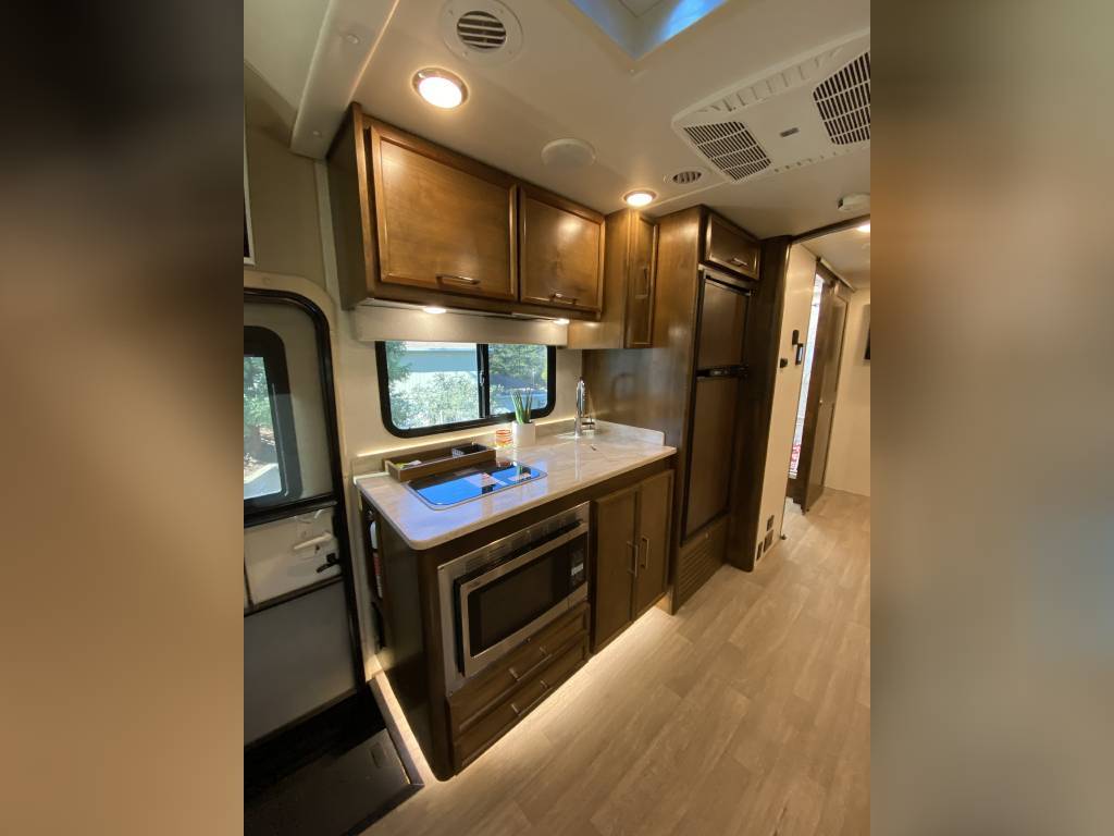 Photo 11 - 2018 Tiffin Motorhomes Class C Motorhome rental photo 13
