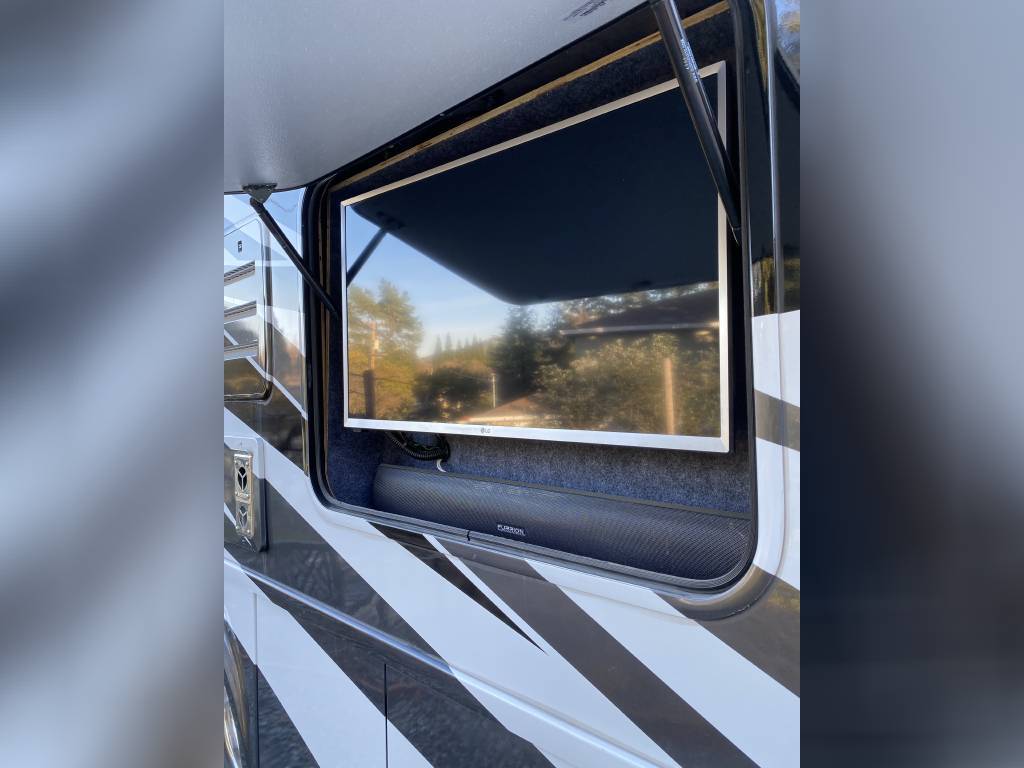 Photo 12 - 2018 Tiffin Motorhomes Class C Motorhome rental photo 14