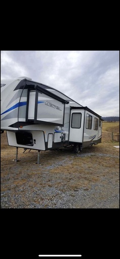 2020 Forest River Cherokee Arctic Wolf 315TBH8 Fifth Wheel for rent in Vesuvius, VA