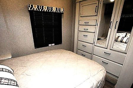 Photo 5 - 2021 Jayco Class C Motorhome rental photo 7