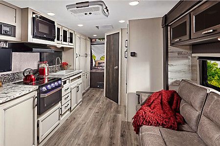 Photo 2 - 2021 Jayco Class C Motorhome rental photo 4