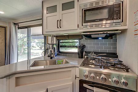 Photo 13 - 2021 Palomino Travel Trailer rental photo 15