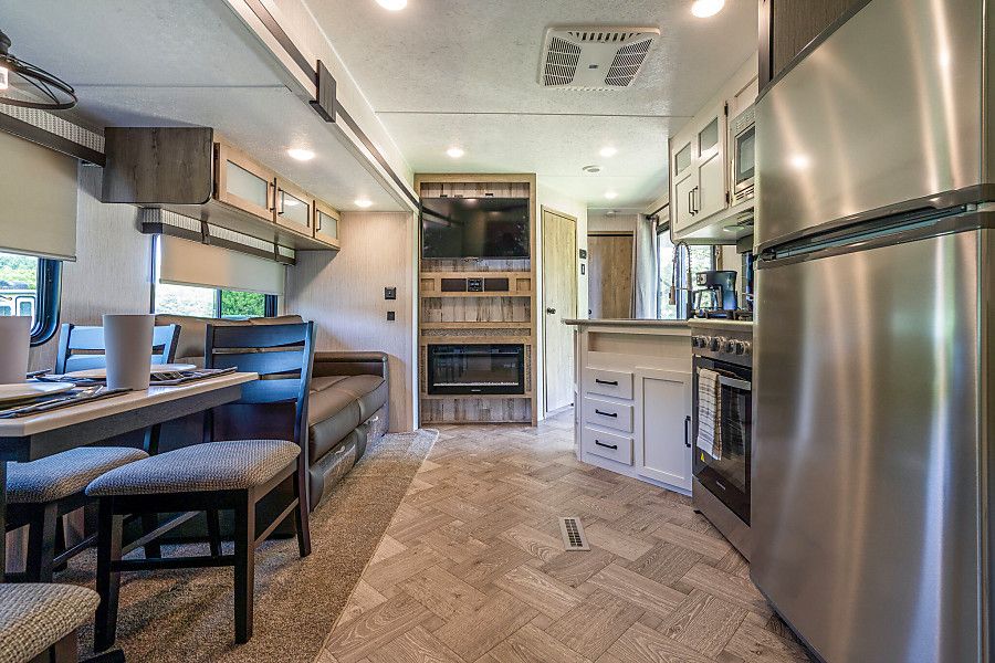Photo 22 - 2021 Palomino Travel Trailer rental photo 24